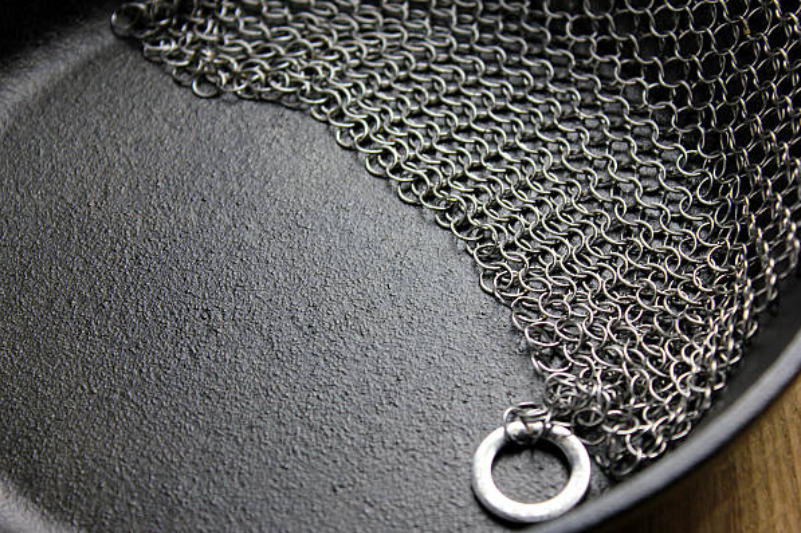 Cast iron cookware and chain scrubber for cleaning.